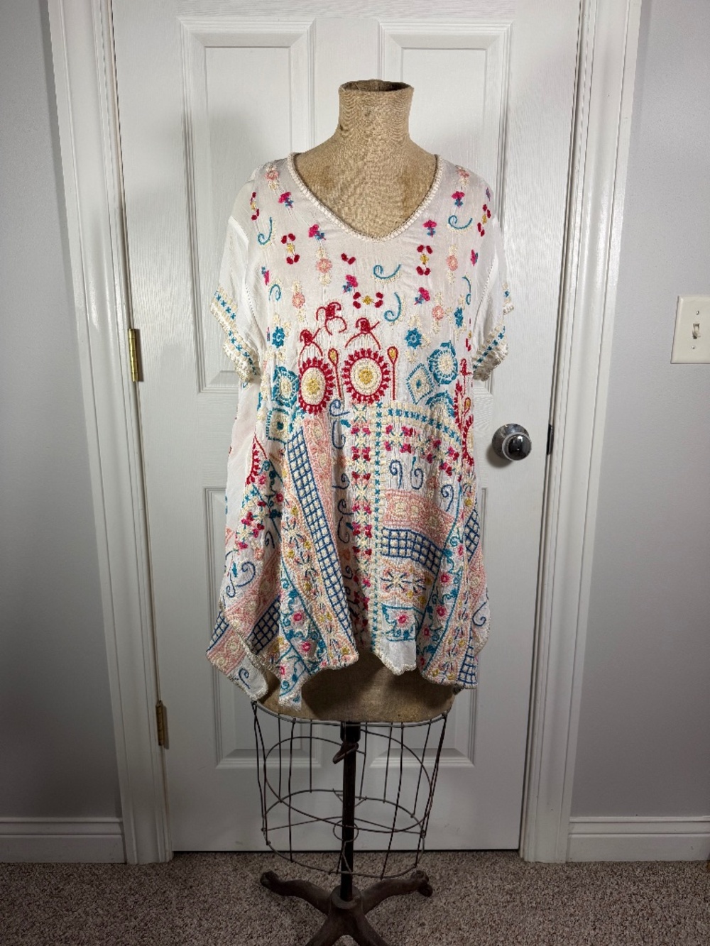 Johnny Was Fully Embroidered White Blouse Cap Sleeve M